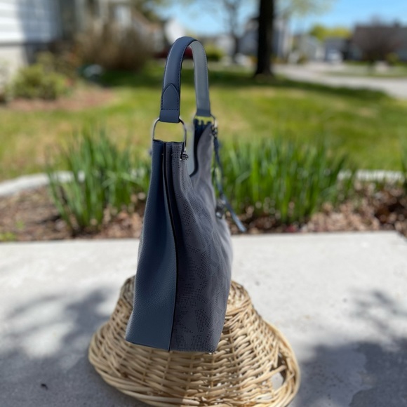 Micheal Kors Light Blue Leather&Suede Hobo bag. Pair w/matching leather shoes. - Picture 5 of 16